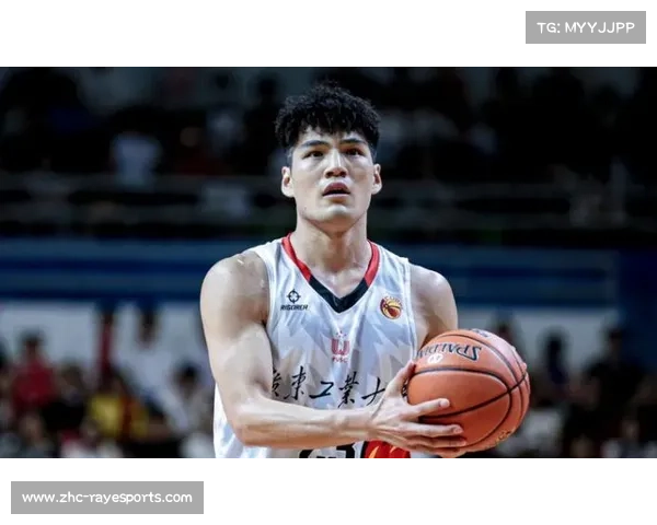 陈国豪连两场上双闪耀NBA季前赛 快船末节11分爆发成焦点 陈国豪连两场上双闪耀NBA季前赛 快船末节11分爆发成焦点